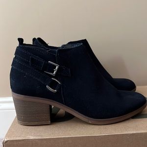 Navy blue ankle boots